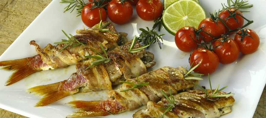 Rougets farcis au pesto et au lard fumé