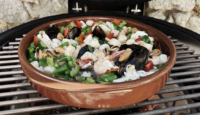 Riz au poisson au feu de bois