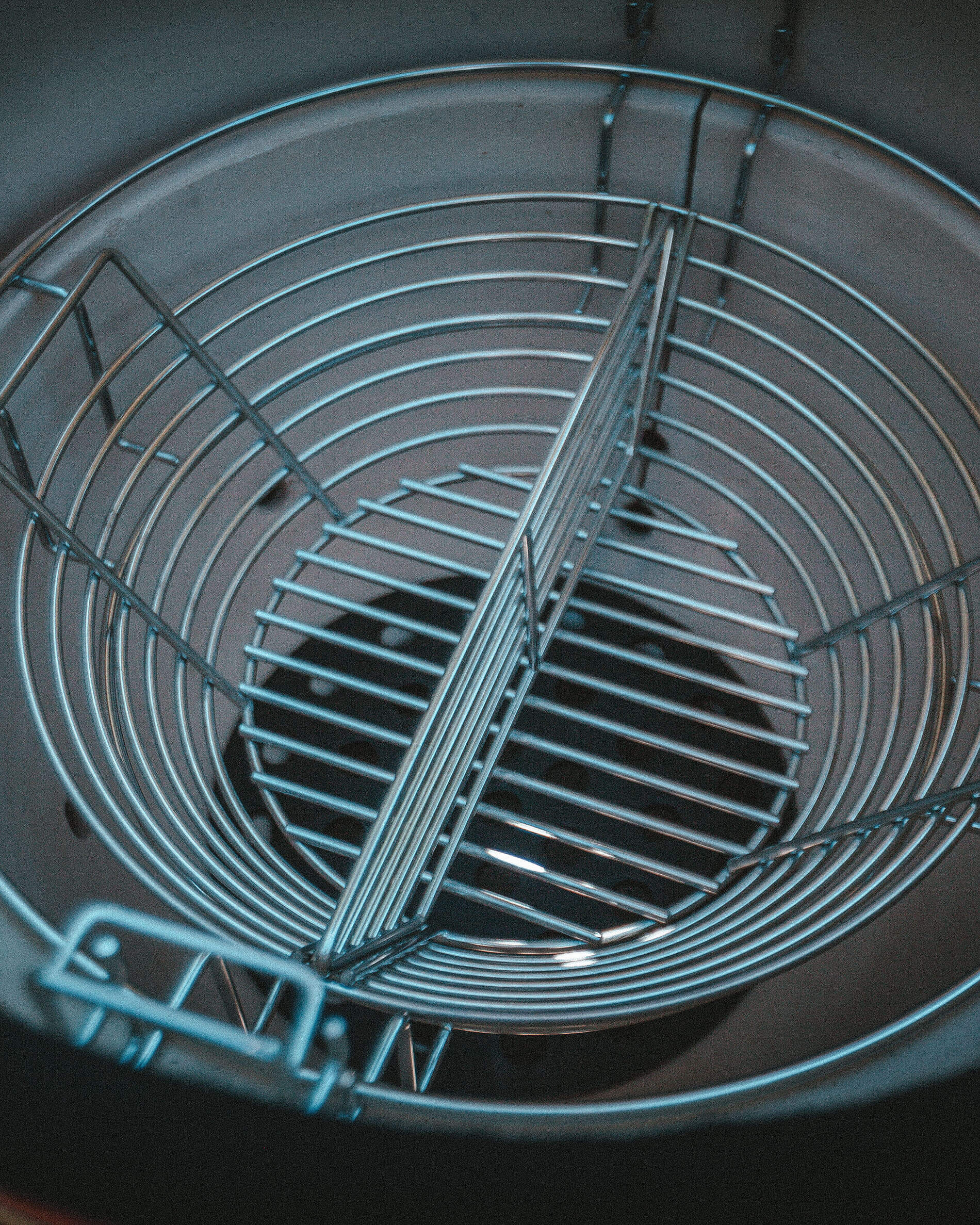 RVS-mand voor houtskool