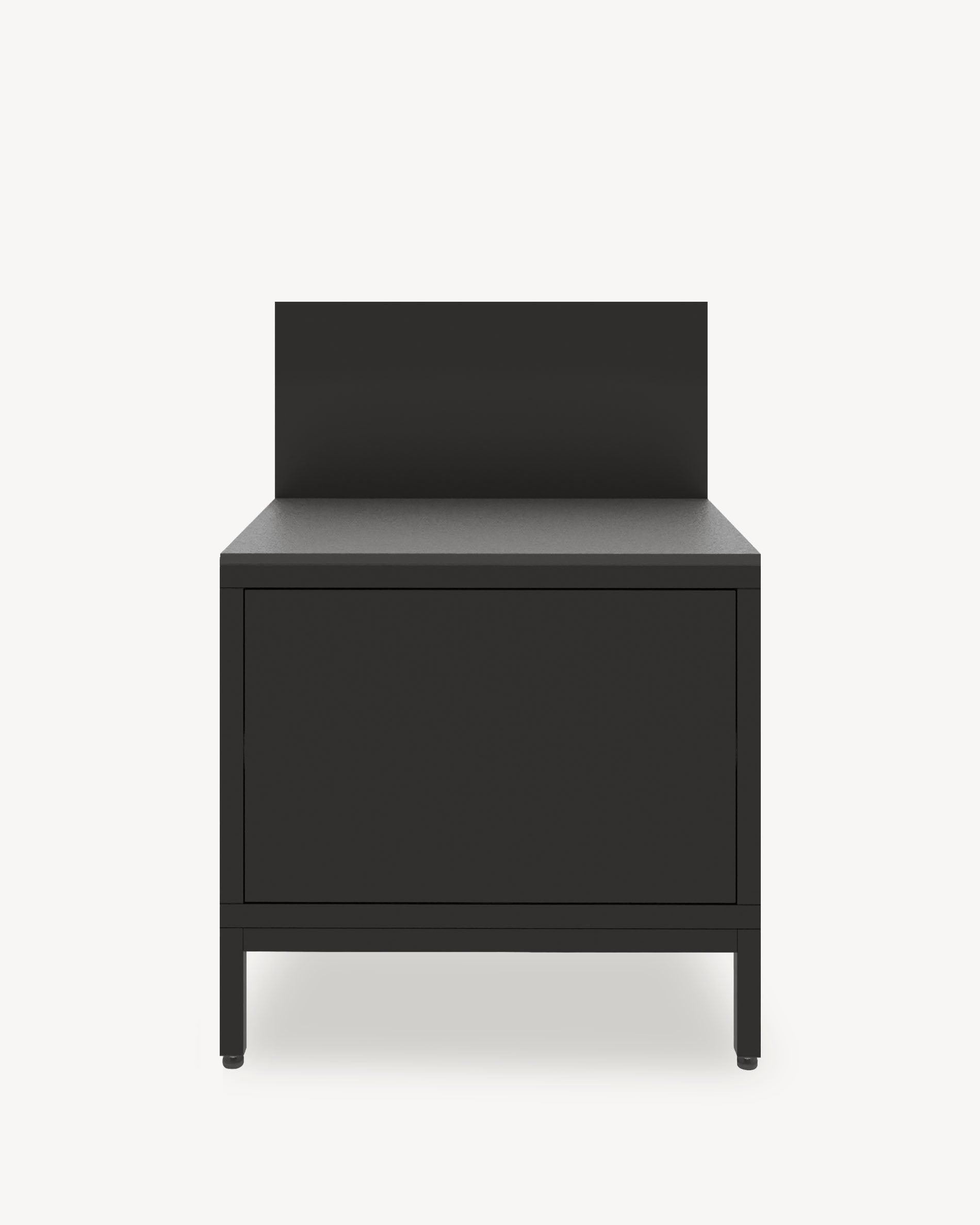 Keukenmodule op palen voor plancha, zwarte front, gesloten opbergruimte, geïntegreerd werkblad en achterwand.