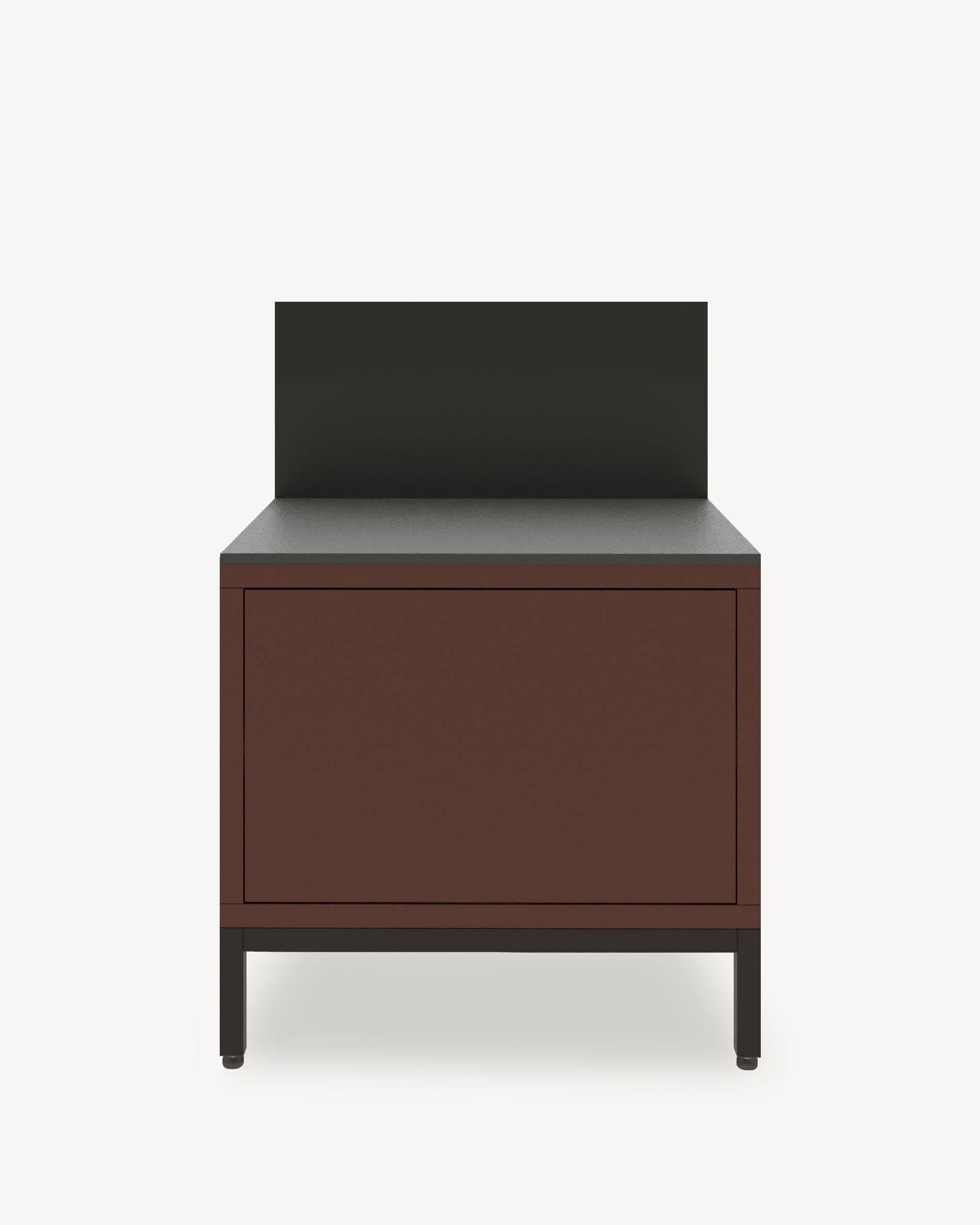 Keukenmodule op palen voor plancha, front in roestbruin, gesloten opbergruimte, geïntegreerd werkblad en achterwand.