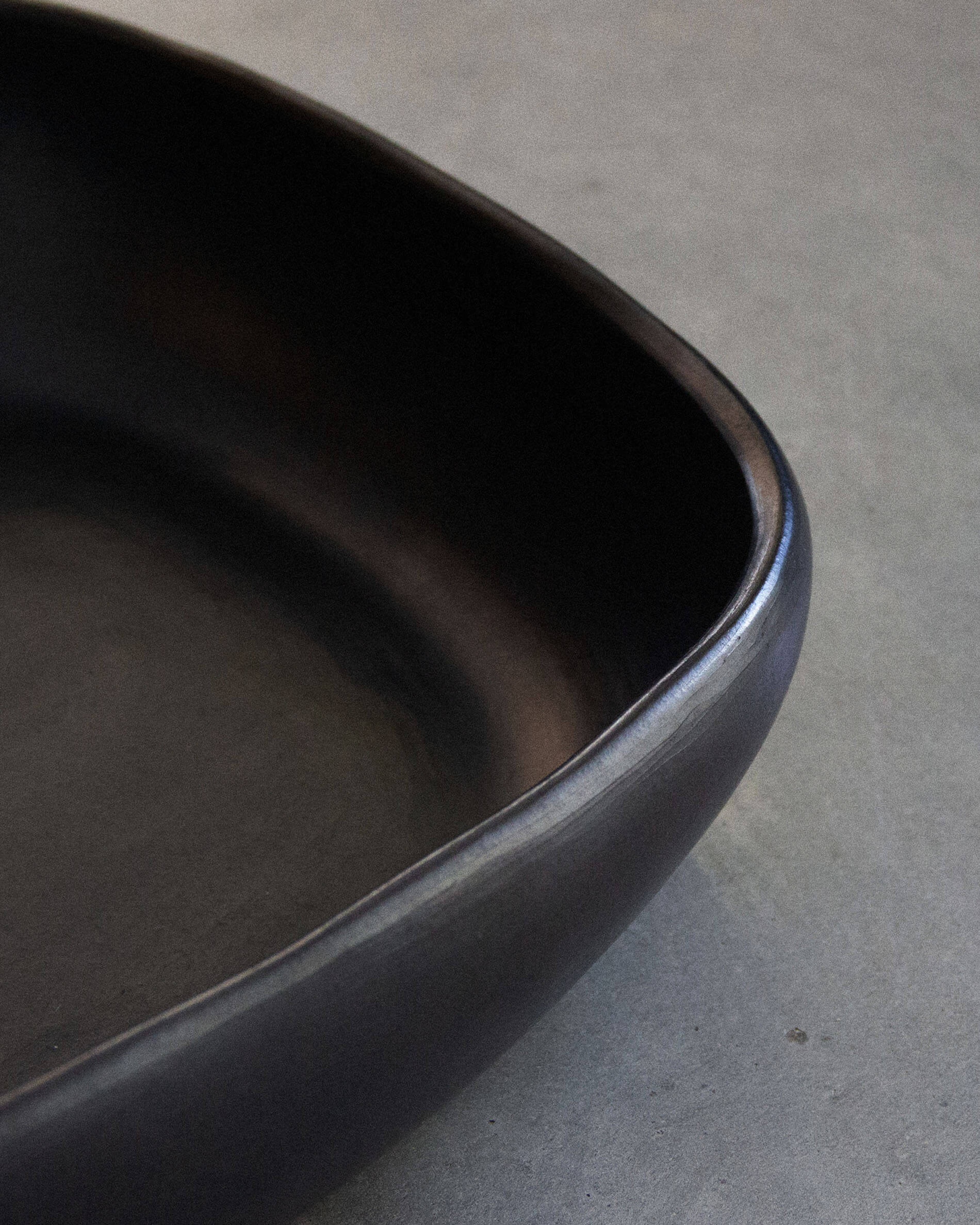 Plat en argile noire Chamba